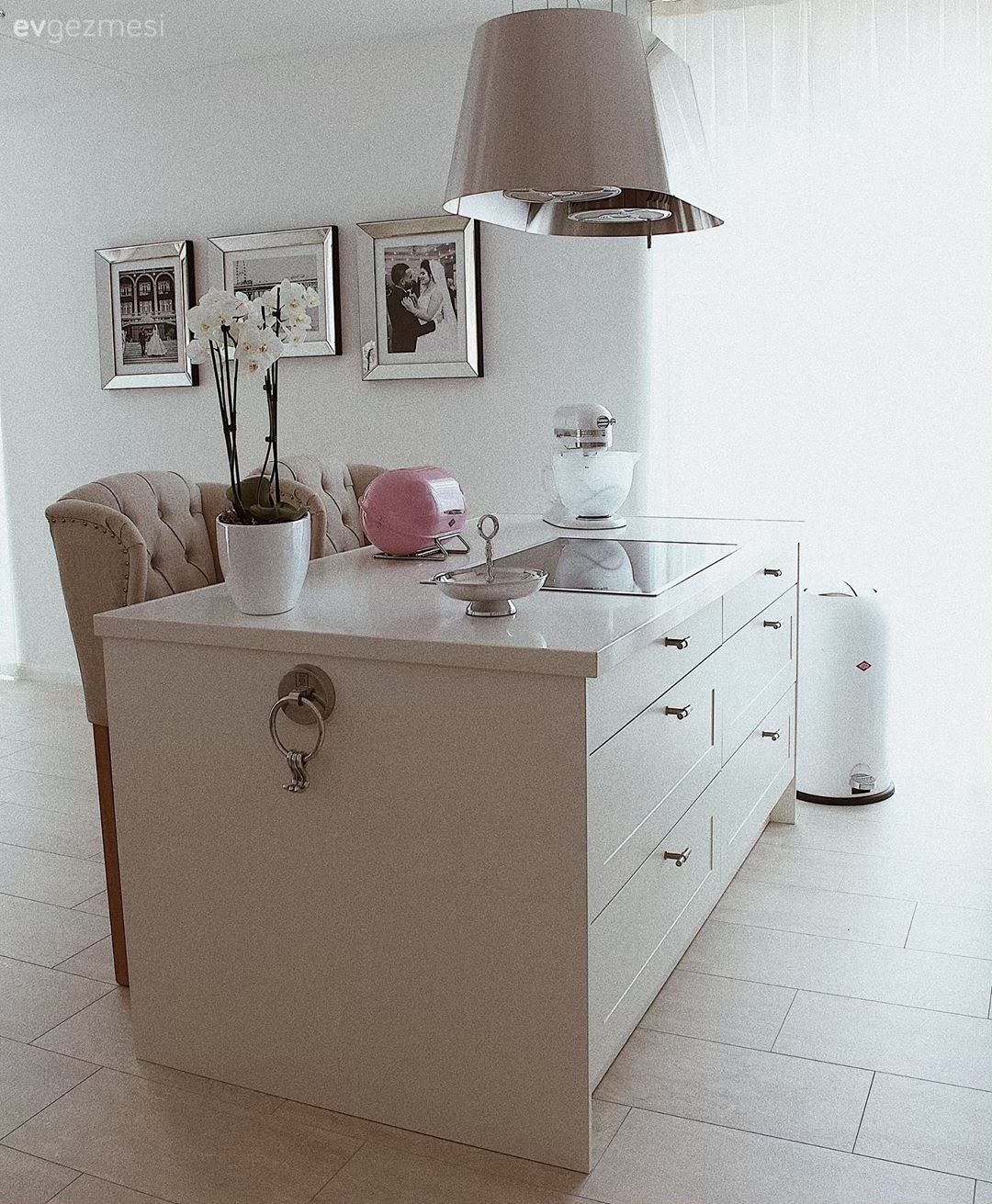 Ev Gezmesi: Konforun Modern ve Rustik Detaylarla Buluşması