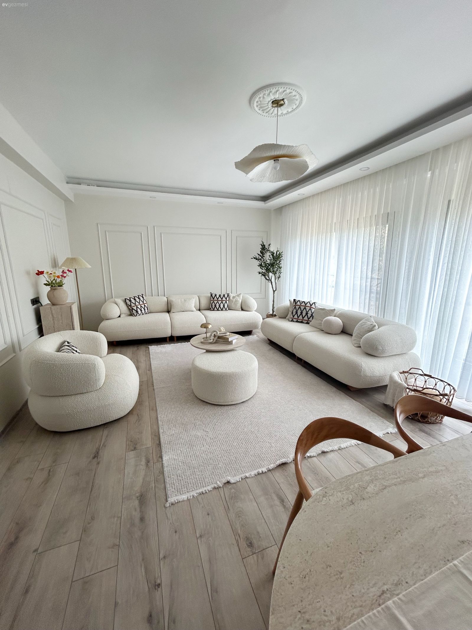 Bu Ferah Evde Çocuk Sayısı Beyaz Sevgisine Engel Olmamış