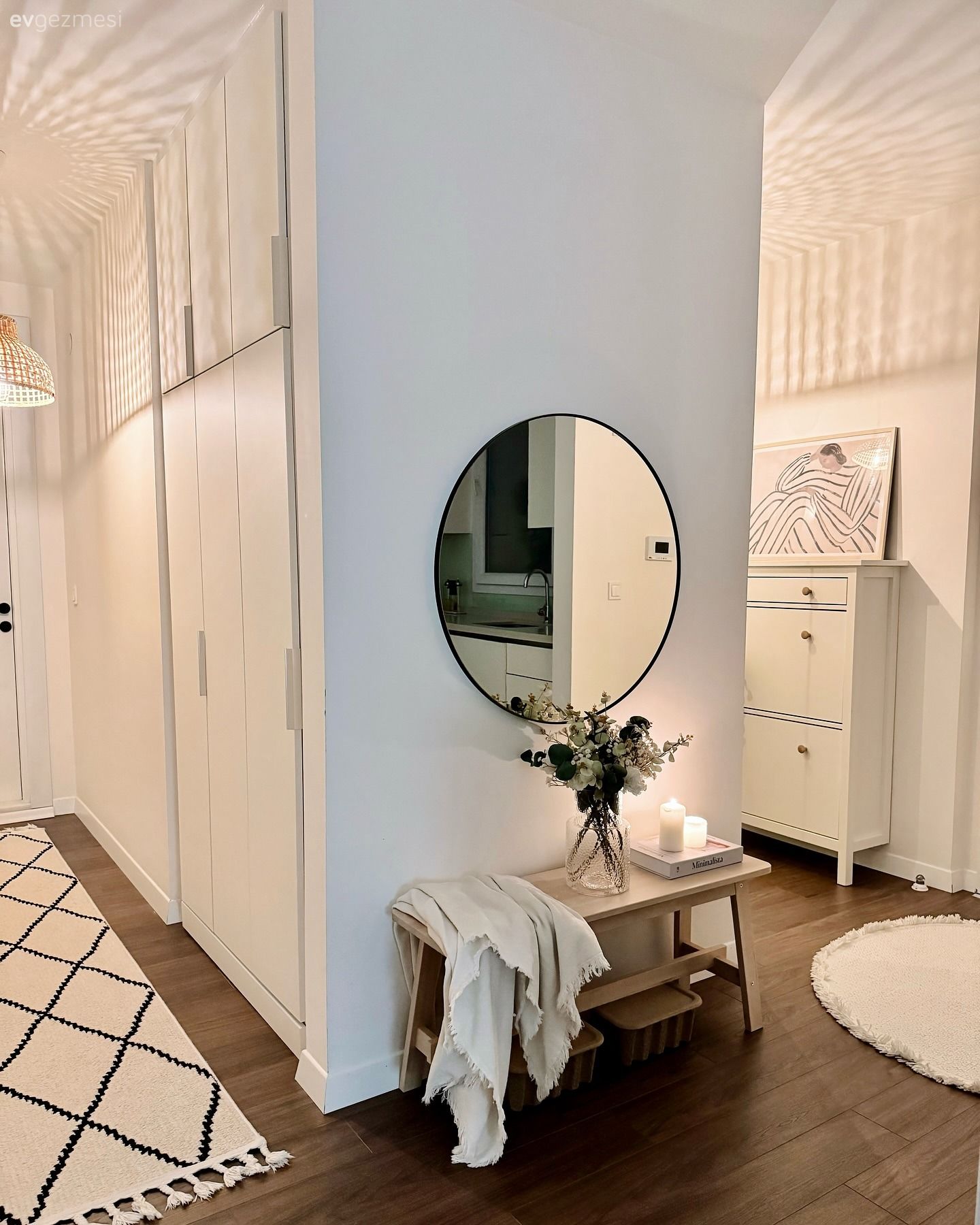 Bu Açık Mutfaklı Evde Salaş Şıklık Esas Alınmış