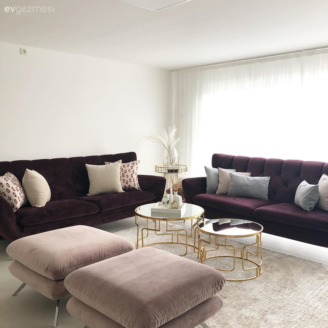 Salon, Modern klasik, Bordo, Altın, Beyaz, Koltuk takımı, Tablo, Duvar dekorasyonu, Tül perde, Perde, Kırlent, Ev tekstili, Halı, Salon halısı, Orta sehpa, Sehpa, Metal ayaklı sehpa, Puf, Pudra pembe