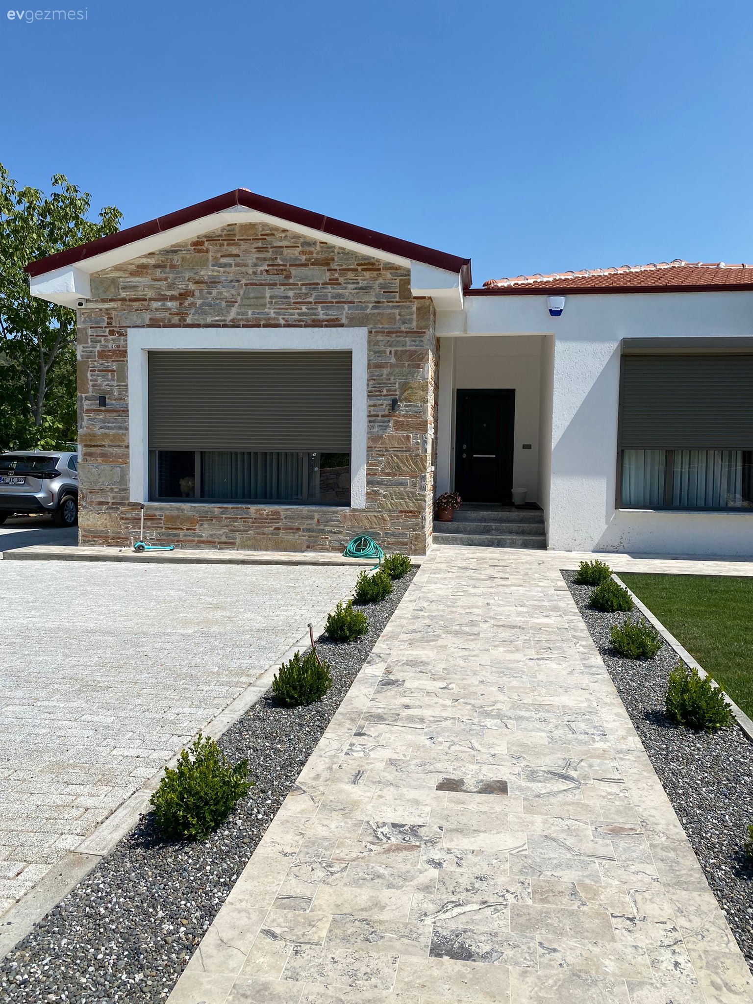 Muğla'daki 100 M2'lik Bu Köy Evinin İçi Beton Dışı Taş!