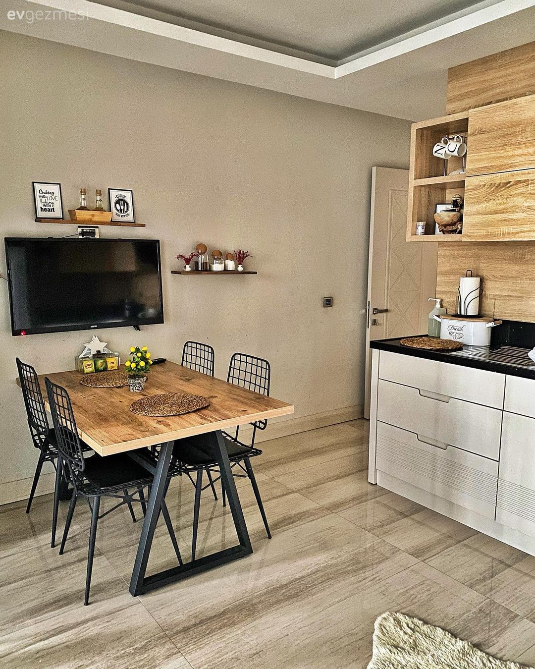 Ev Gezmesi: Bursa'da Modern Esintili Sıcak Bir Dekor