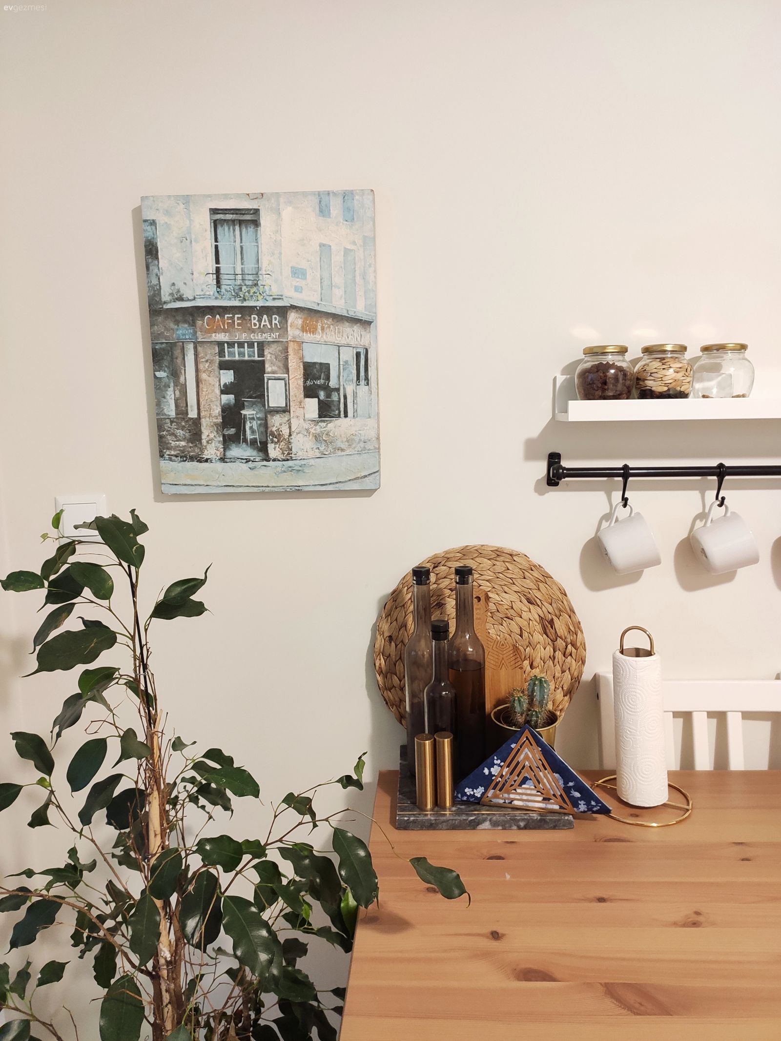 Mutfak masası, Ahşap Mobilya, Mutfak duvar dekorasyonu, Ev bitkisi