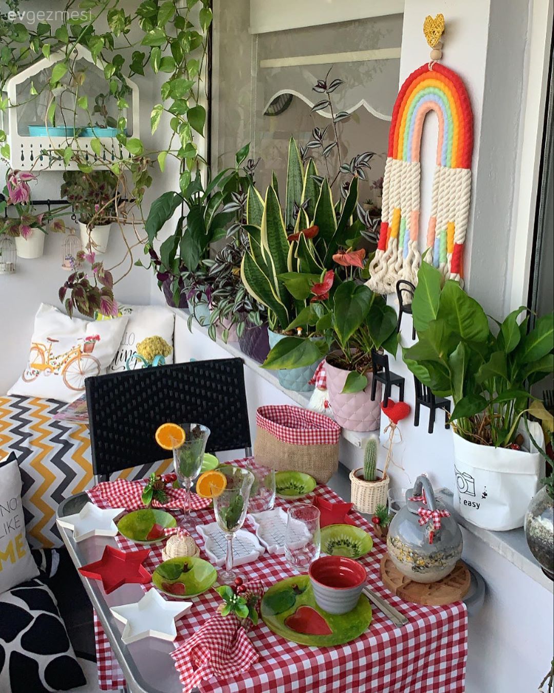 Ev Gezmesi: Mutluluk Diyarı Bir Balkon