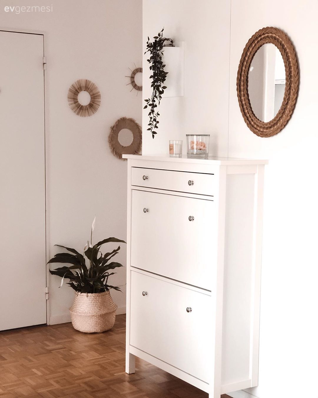 Dresuar, Beyaz, Parke, Ayna, Duvar dekorasyonu, Ev bitkisi, Saksı