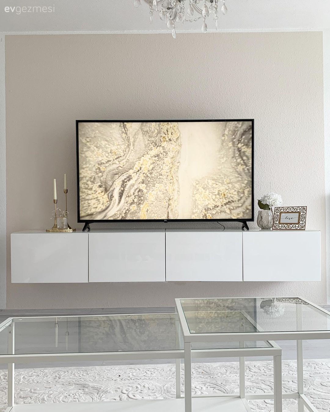 Tv ünitesi, Tv ünitesi aksesuarları, Ev Aksesuar, Beyaz, Krem duvar, Orta sehpa, Sehpa