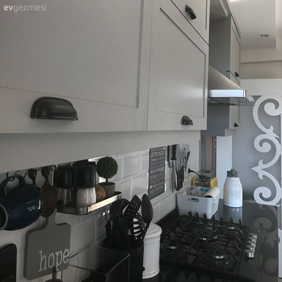 Öncesi & Sonrası: Bu El Emeği ile Dönüşen Mutfak Biraz Modern, Biraz Nostaljik
