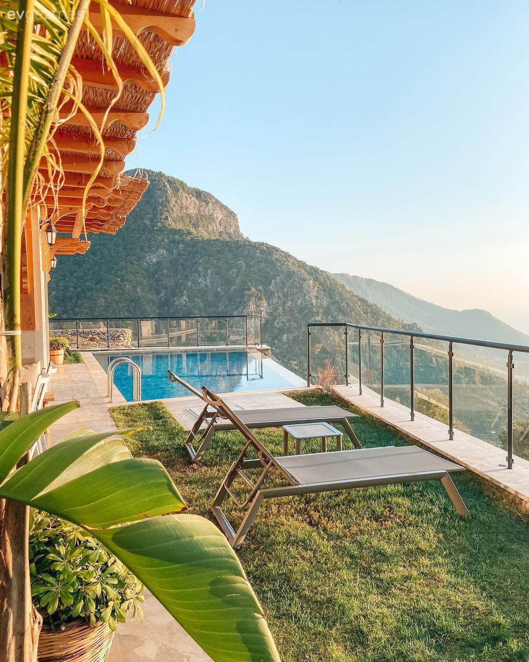 Bahçe, Dış cephe, Havuz, Manzaralı evler