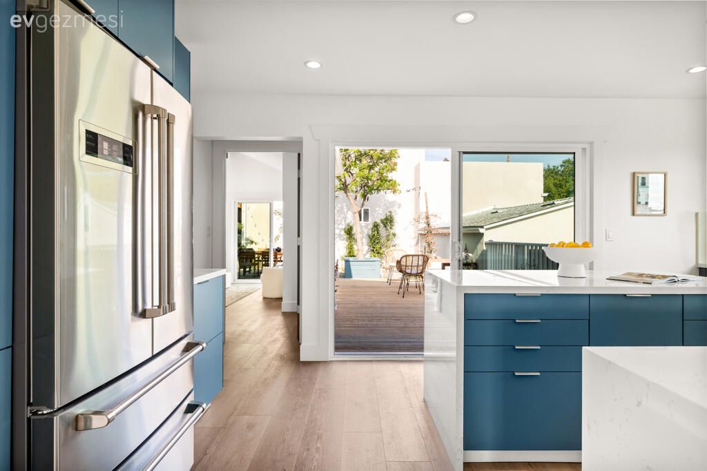 100 M2'lik Bu Mavi Evin İçinde Alkışlanacak Birçok Fikir Var