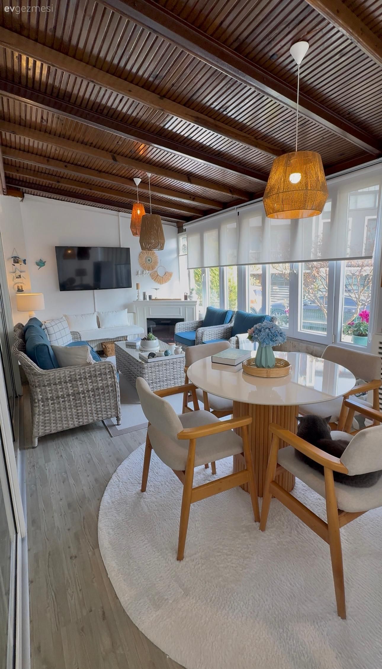 Bakıldığında Kapalı Balkon Ama Aslında Alternatif Oturma Odası