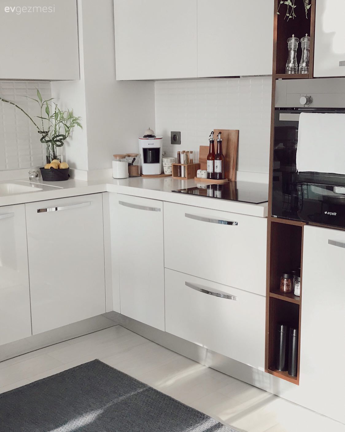 Mutfak, Beyaz, Mutfak tezgahı, Mutfak tezgah arası, Mutfak aksesuarları, Mutfak halısı, Dekoratif Objeler