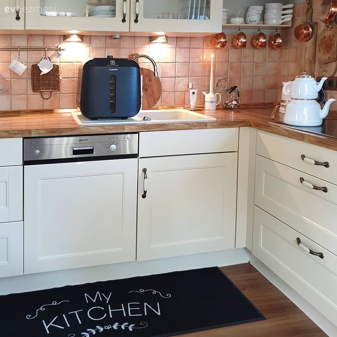 Mutfak, Beyaz, Kahverengi, Siyah, Mutfak tezgahı, Mutfak tezgah arası, Tezgah arası seramik, Ahşap mutfak tezgahı, Cam Ankastre, Ankastre, Mutfak halısı, Halı, Ekstra mutfak dolabı, Parke, Mutfak aksesuarları, Mutfak Avize Modelleri, İskandinav