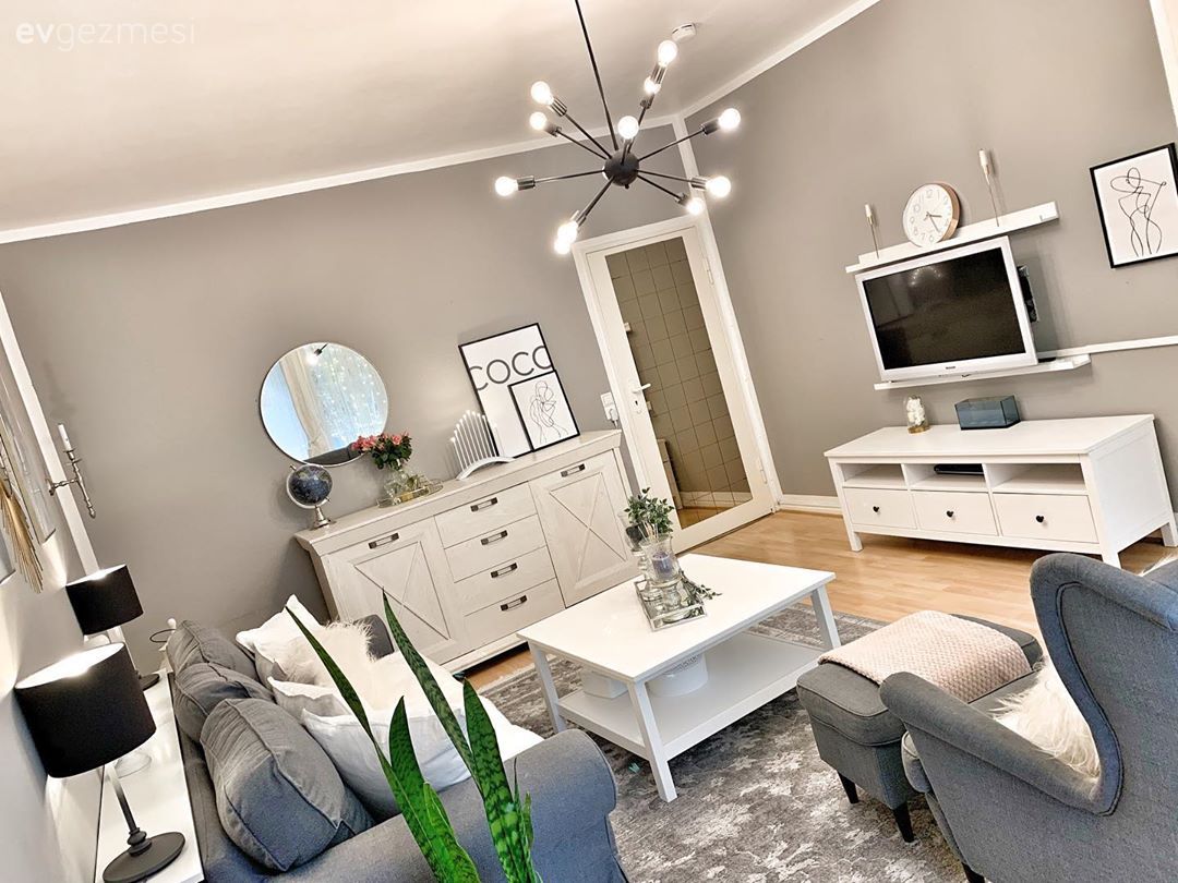 Ev Gezmesi: Duvar Dekorları Olmadan Yapamayan Bir Ev