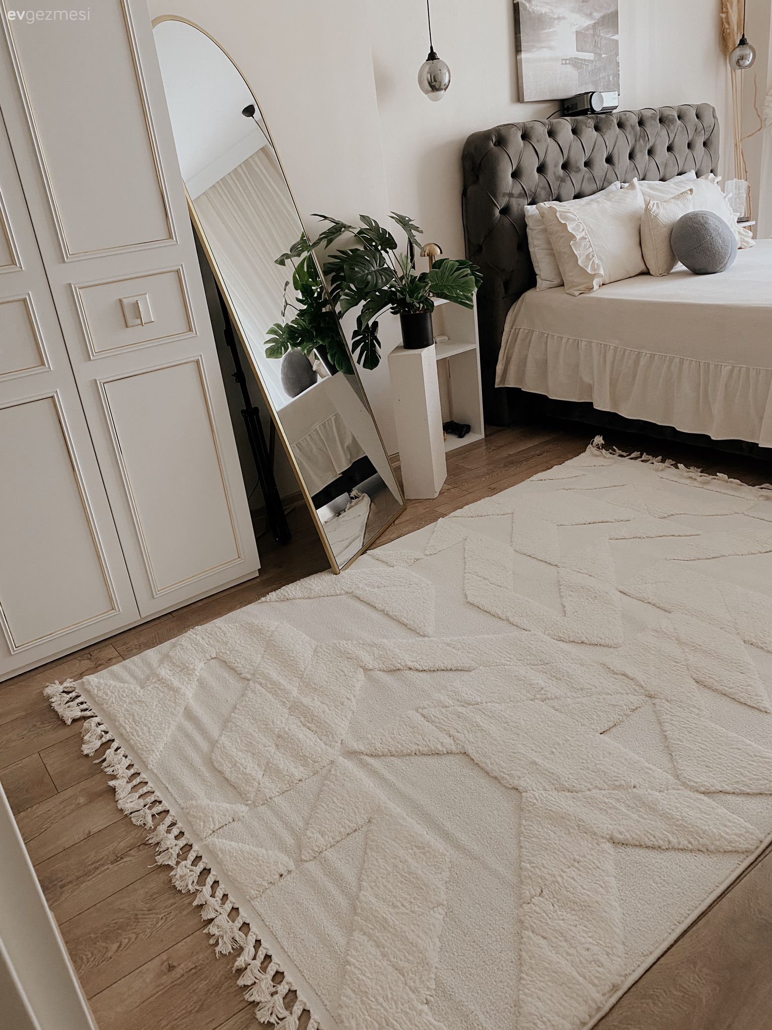 Bu İstanbul Evi İçin Hem Renk Hem de Form Kontrastı Önemli