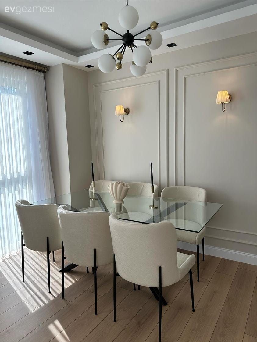 Bu İstanbul Evinde Açık Renkler ve Cam Yüzeyler Ferahlık Kaynağı!