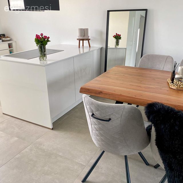 Mutfak, Modern mutfak, Beyaz, Ada mutfak, Ankastre, Sandalye, Mutfak masası, Gri, Siyah, Boy aynası, Ayna