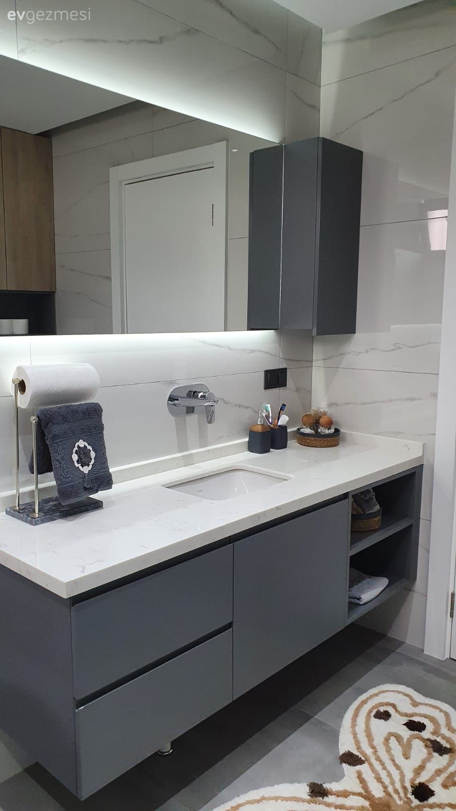 Bu Antalya Evinde Modern Stil Canlı Vurgularla Albeni Kazanmış!