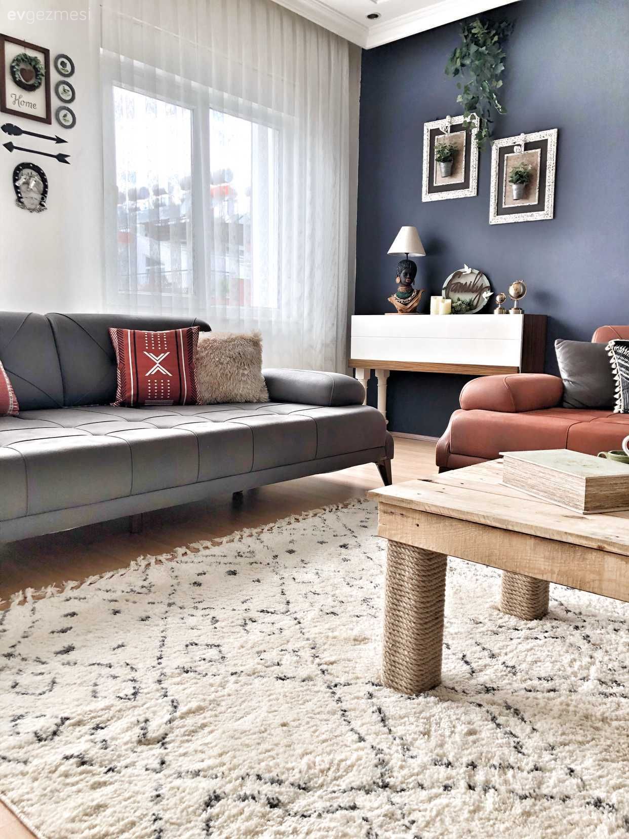 Salon, Modern, Gri, Yanık turuncu, Antrasit duvar, Koltuk takımı, Halı, Salon halısı, Orta sehpa, Sehpa, Kırlent, Ev tekstili, Dekoratif Objeler, Tül perde, Perde, Konsol, Konsol üzeri dekoratif objeleri, Beyaz