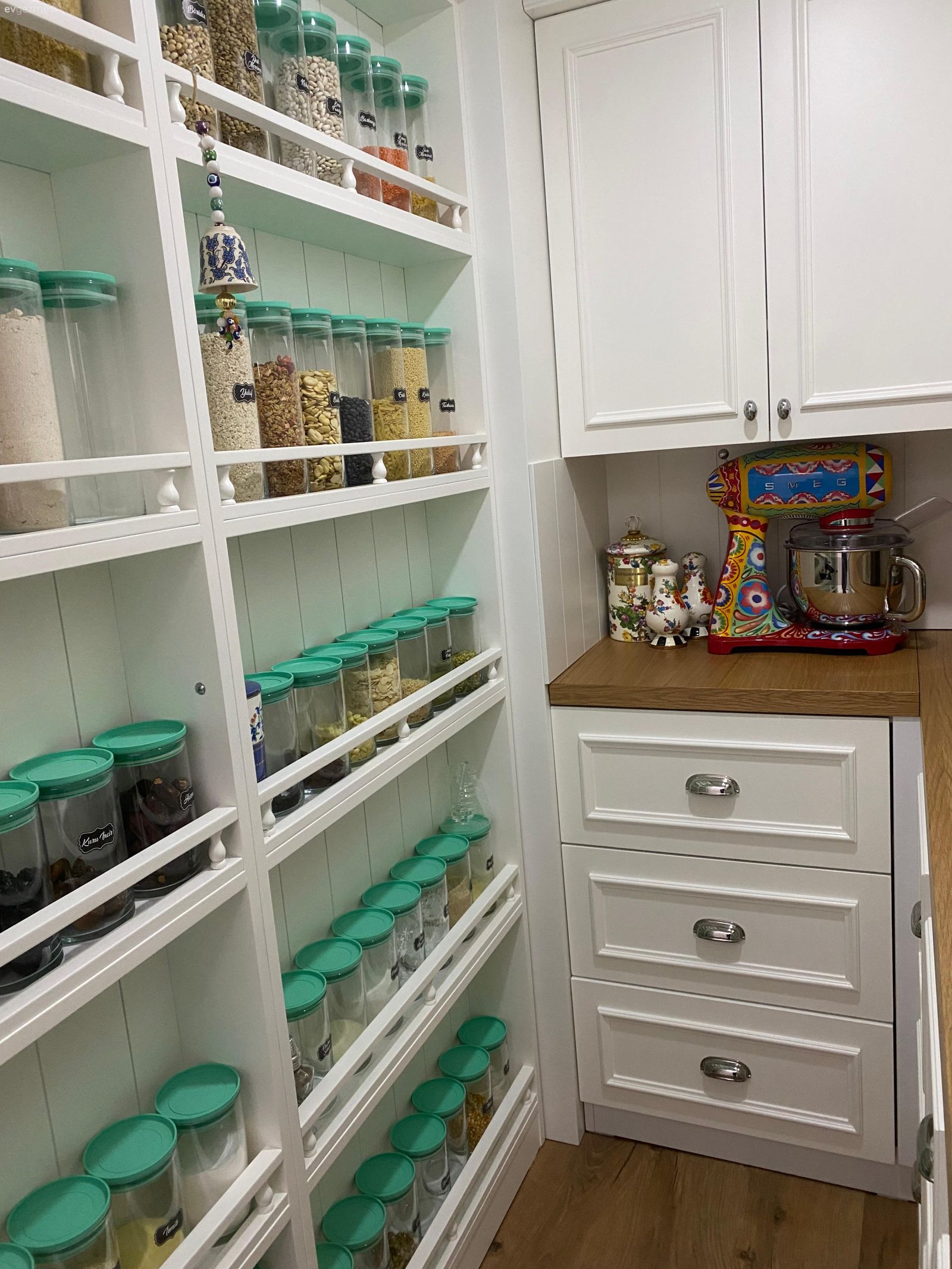 Kiler, Ahşap mutfak tezgahı, Mutfak tezgahı, Beyaz, Shaker kapaklı dolaplar, Mutfak