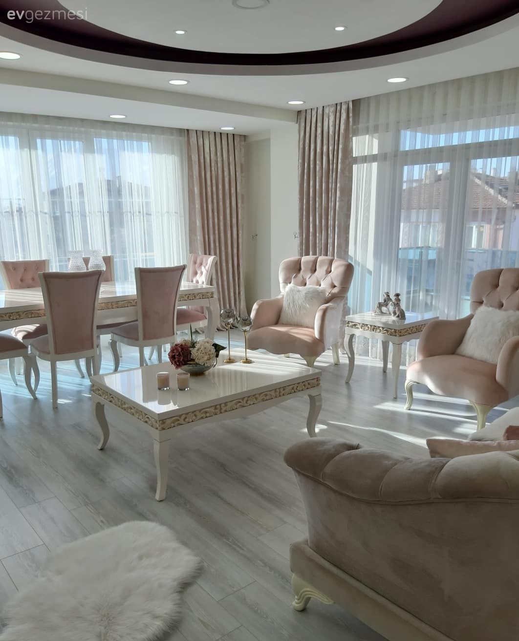 Bu Evde Bütün Kapılar Beyaz Renge Açılıyor!