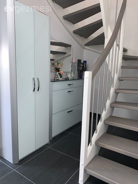 Antre, Dubleks evler, Merdiven, Dresuar, Ayna, Beyaz, Gri, Zemin seramikleri