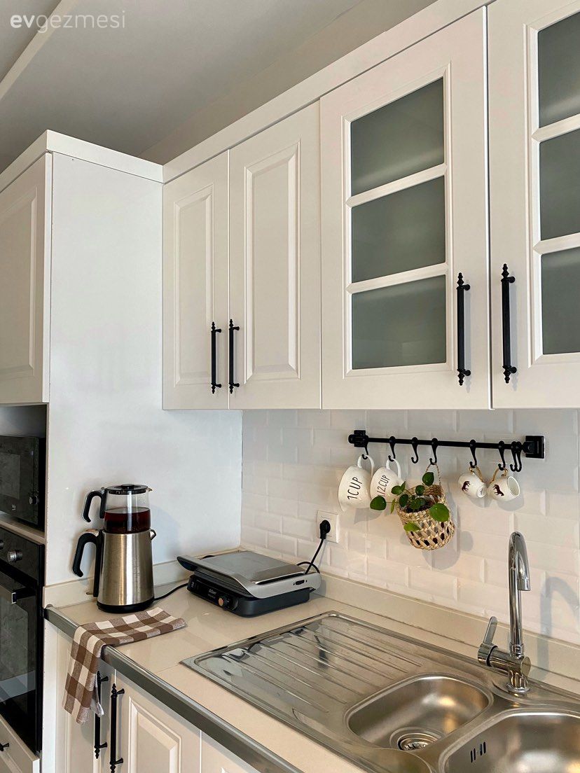 Beyaz, Shaker kapaklı dolaplar, Mutfak, Mutfak tezgahı, Mutfak tezgah arası, Tezgah arası seramik, Mutfak aksesuarları