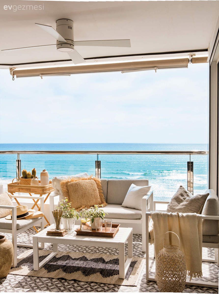 Küçük Bir Teras Nasıl İşlevsel Şekilde Dekore Edilir?