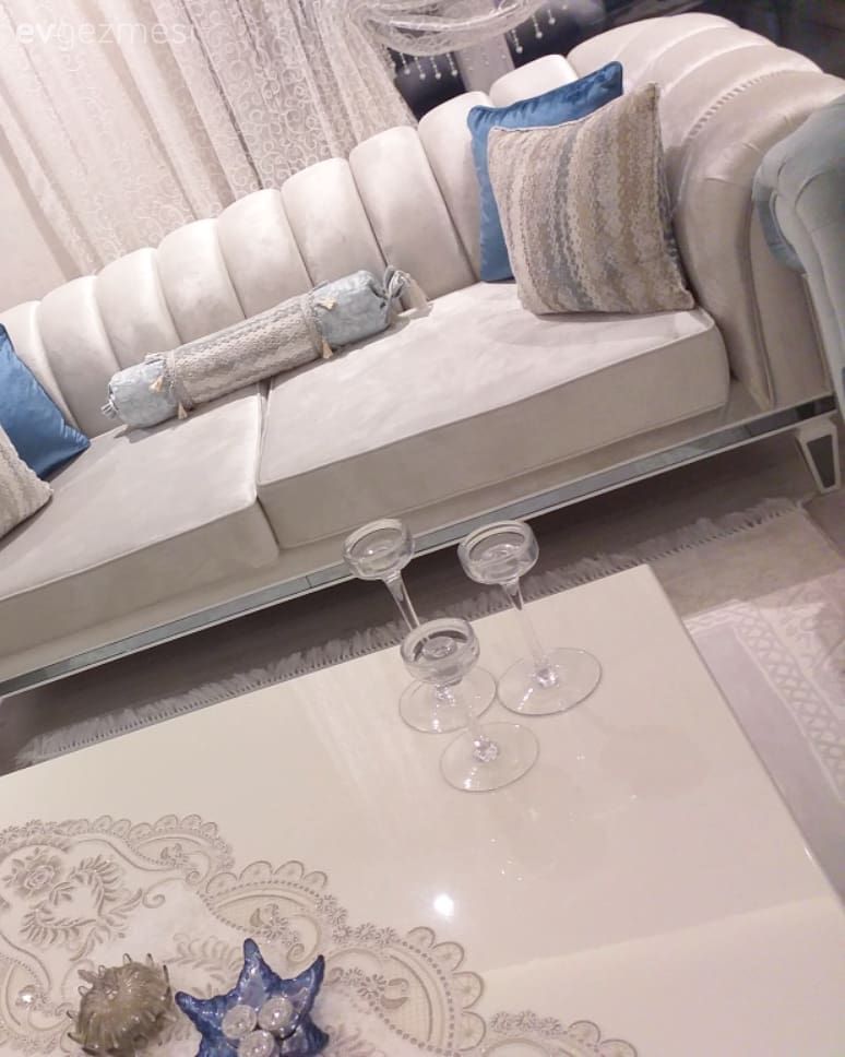 Mavinin Açık Tonunda Hayat Bulan Klasik Bir Dekor