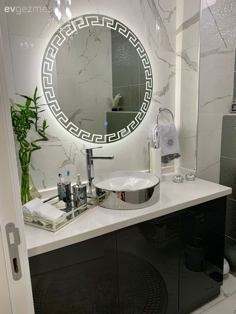 Banyo lavabosu, Banyo dolabı, Banyo, Banyo aynası, Halı, Banyo seramikleri, Yuvarlak ayna, Dekoratif ayna
