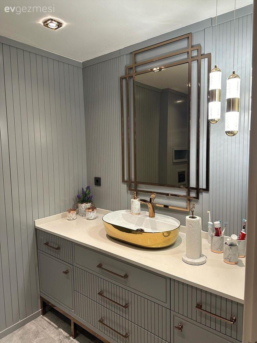 Banyo, Bej, Banyo aynası, Lambri, Banyo aksesuarları, Aplik, Aydınlatma