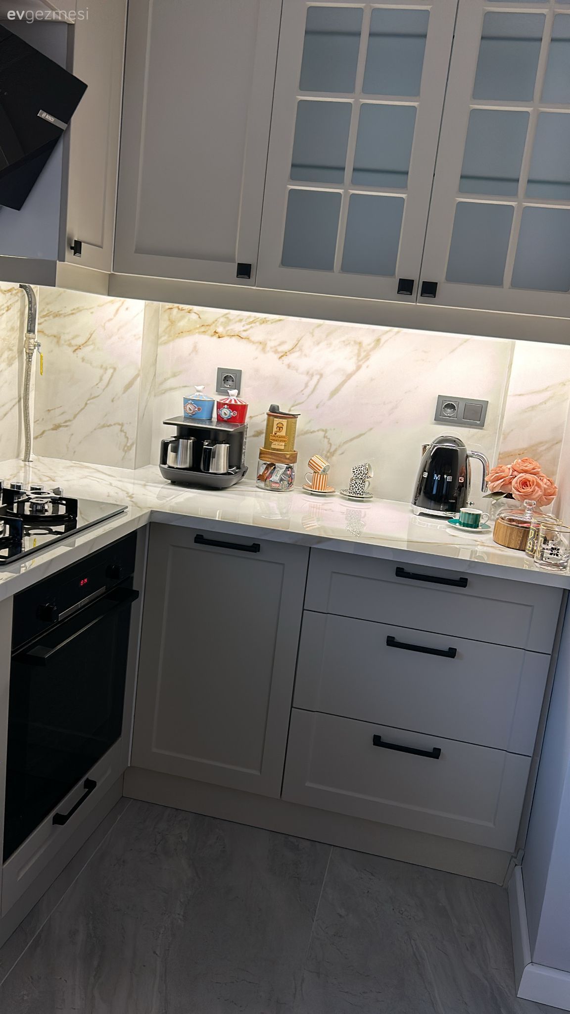 Mutfak, Modern, İskandinav, Krem, Bej, Beyaz, Siyah, Shaker kapaklı dolaplar, Mutfak tezgahı, Mutfak tezgah arası, Mutfak Avize Modelleri, Mutfak perdesi, Mutfak aksesuarları, Porselen tezgah