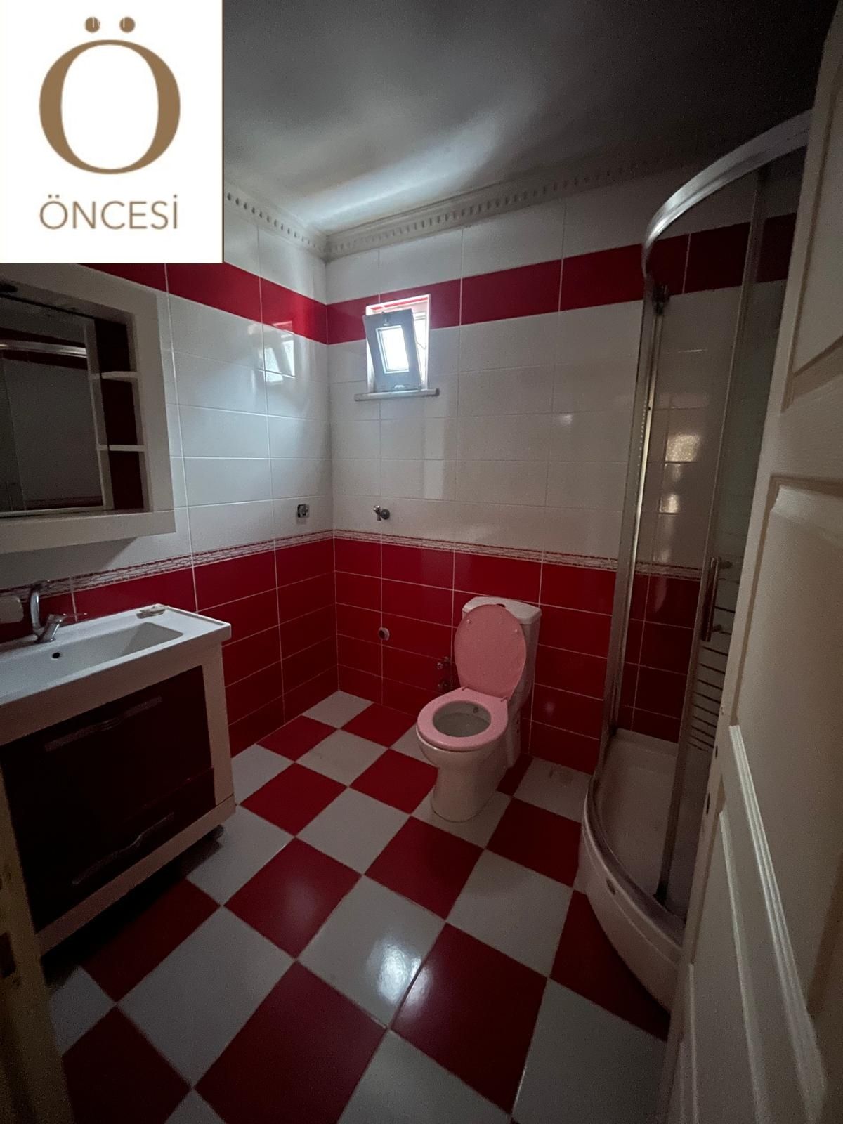 Öncesi Demode Sonrası Modern: İstanbul'dan Bir Banyo Değişimi
