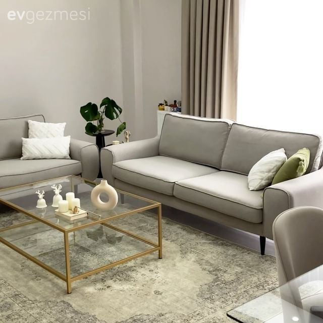 Salon, Modern, Bej, Gri, Altın, Kırlent, Ev tekstili, Koltuk takımı, Ev bitkisi, Fon perde, Perde, Tül perde, Cam orta sehpa, Orta sehpa, Halı, Salon halısı