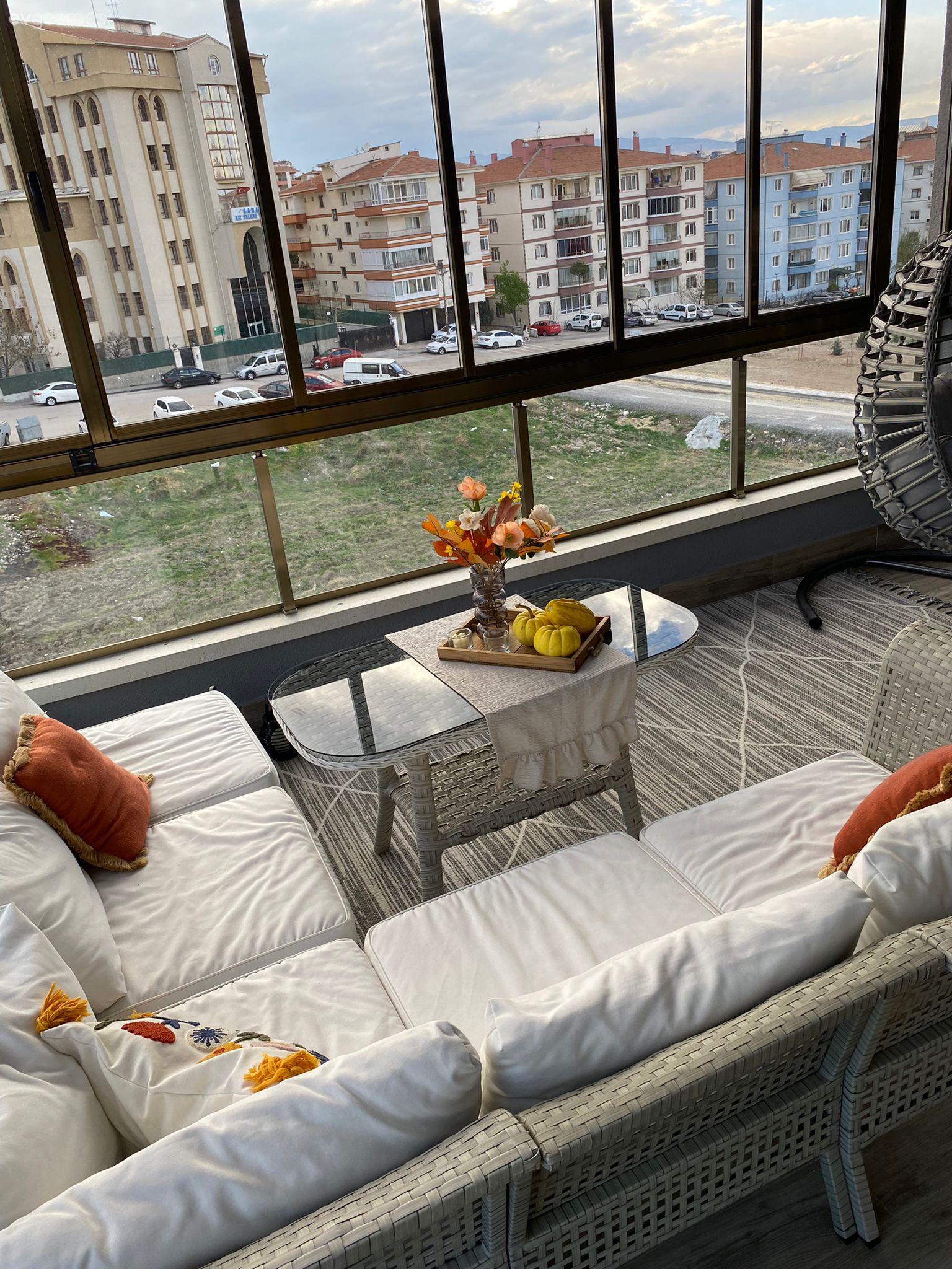 Balkon, Bohem Dekorasyon, Kapalı balkon, Balkon oturma grubu, Balkon halısı, Kırlent, Ev tekstili