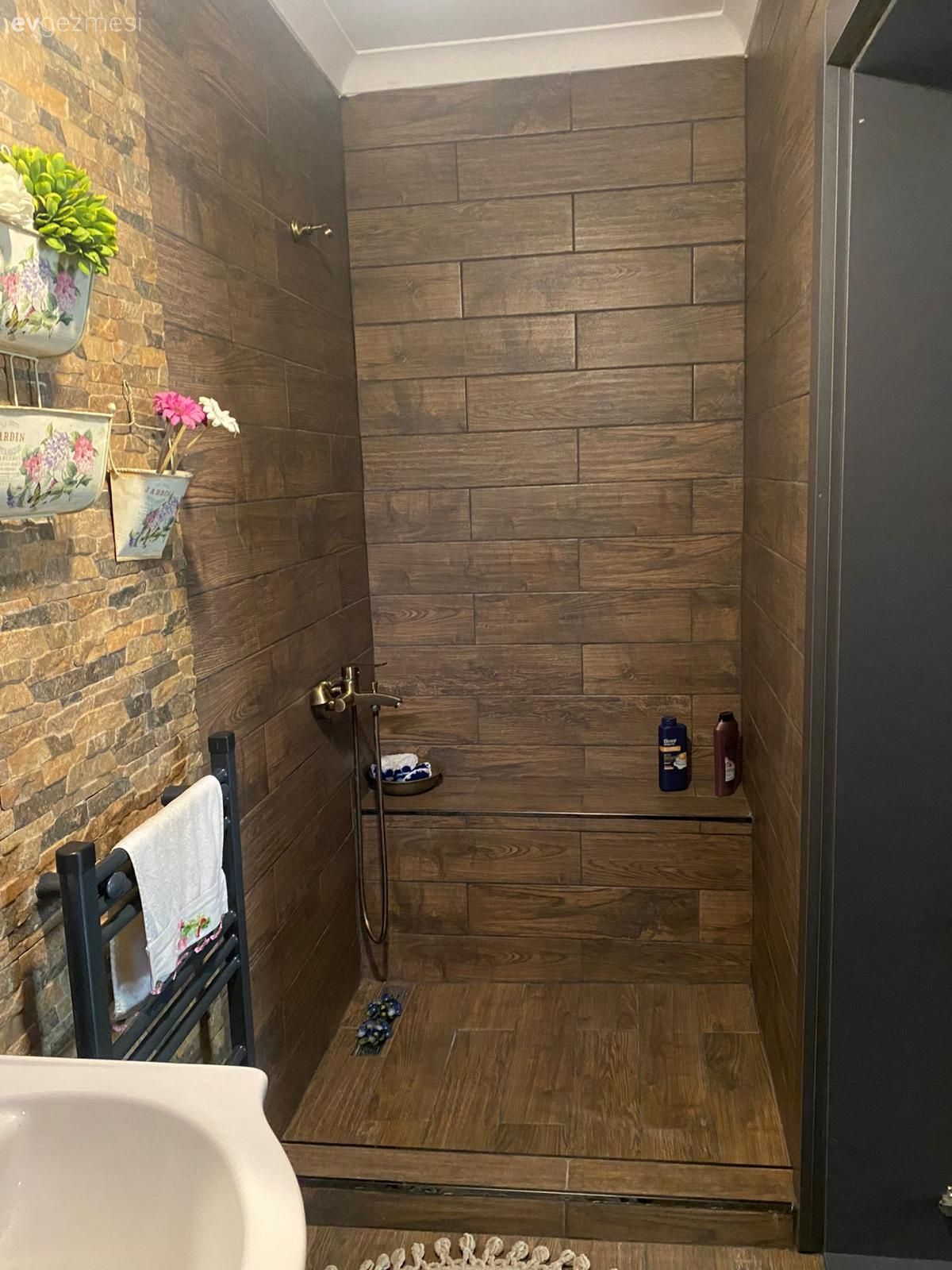 Müstakil Ev Modelleri: Düzce'de Alt Katı Beton Üst Katı Ahşap Bir Ev