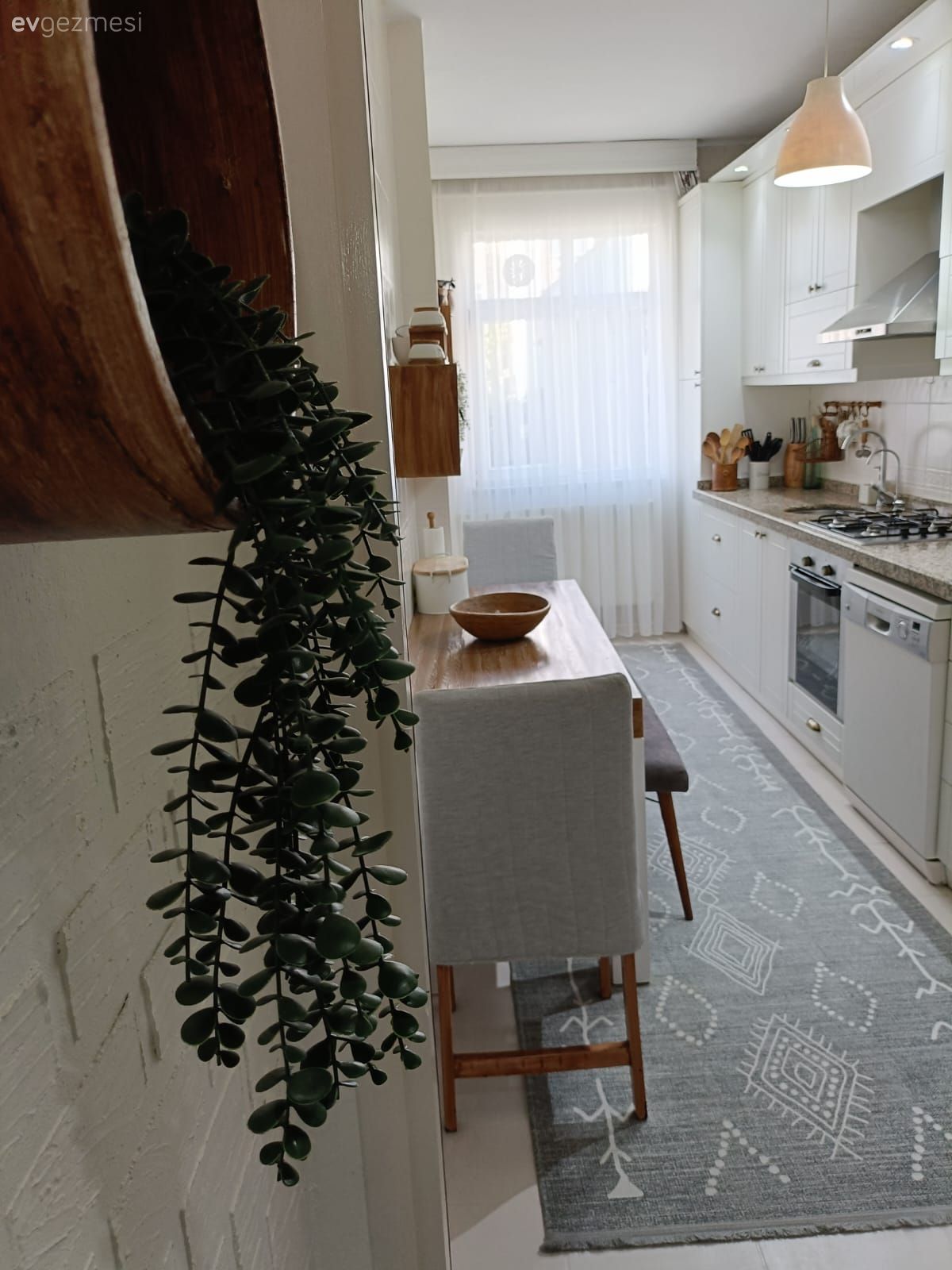 Mutfak, Modern, Beyaz, Krem, Bej, Mutfak halısı, Mutfak masası, Mutfak aksesuarları