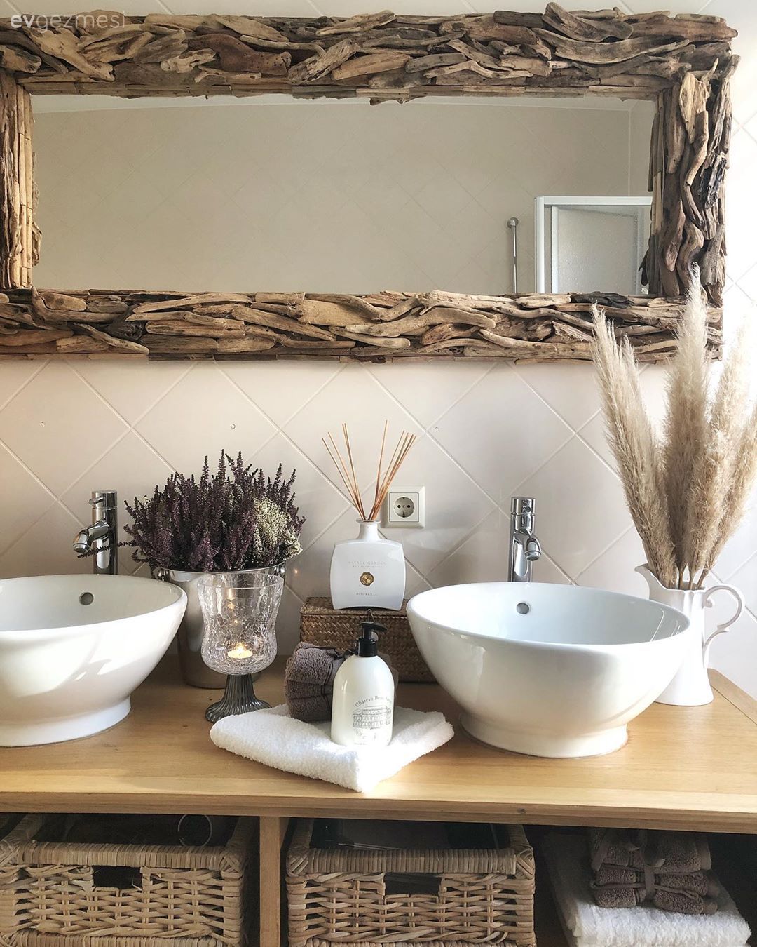 Banyo, Kahverengi, Beyaz, Bohem Dekorasyon, Banyo aynası, Hasır sepet, Banyo aksesuarları, Pampas otu
