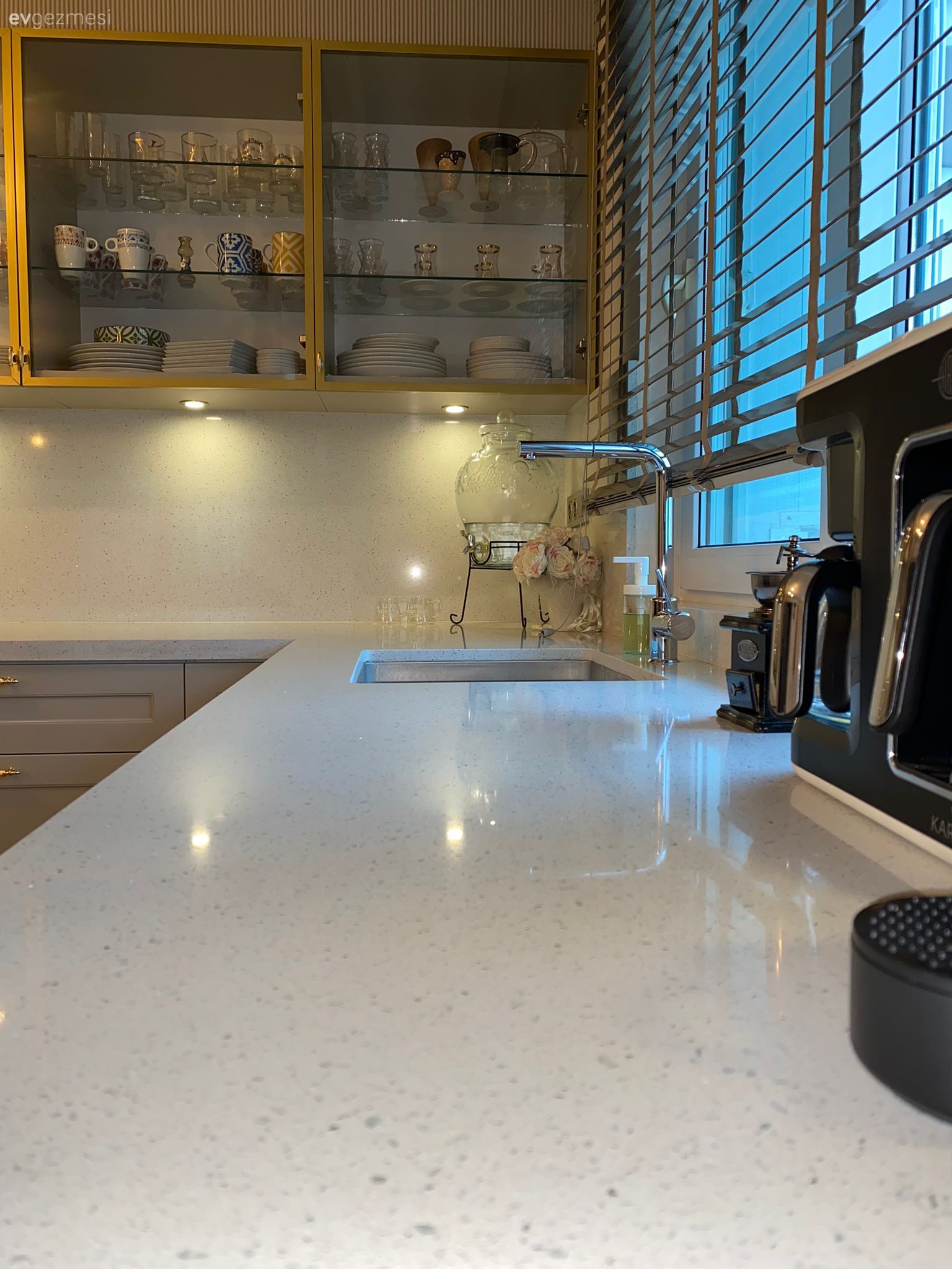 Jaluzi, Mutfak perdesi, Altın, Mutfak tezgahı, Mutfak, Mutfak tezgah arası, Mutfak aksesuarları