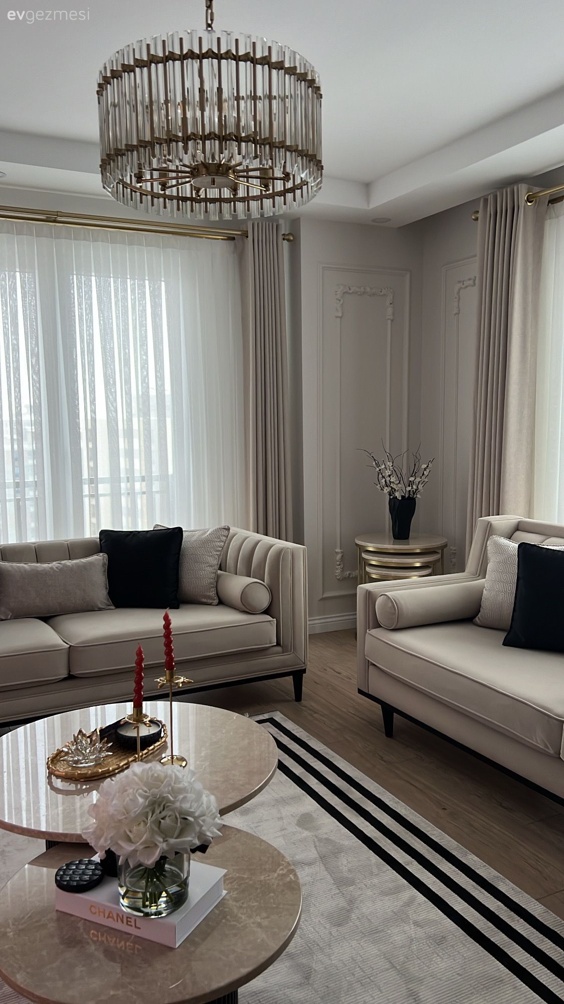 Bu İstanbul Evinde Sadelik ve Gösteriş Bir Arada