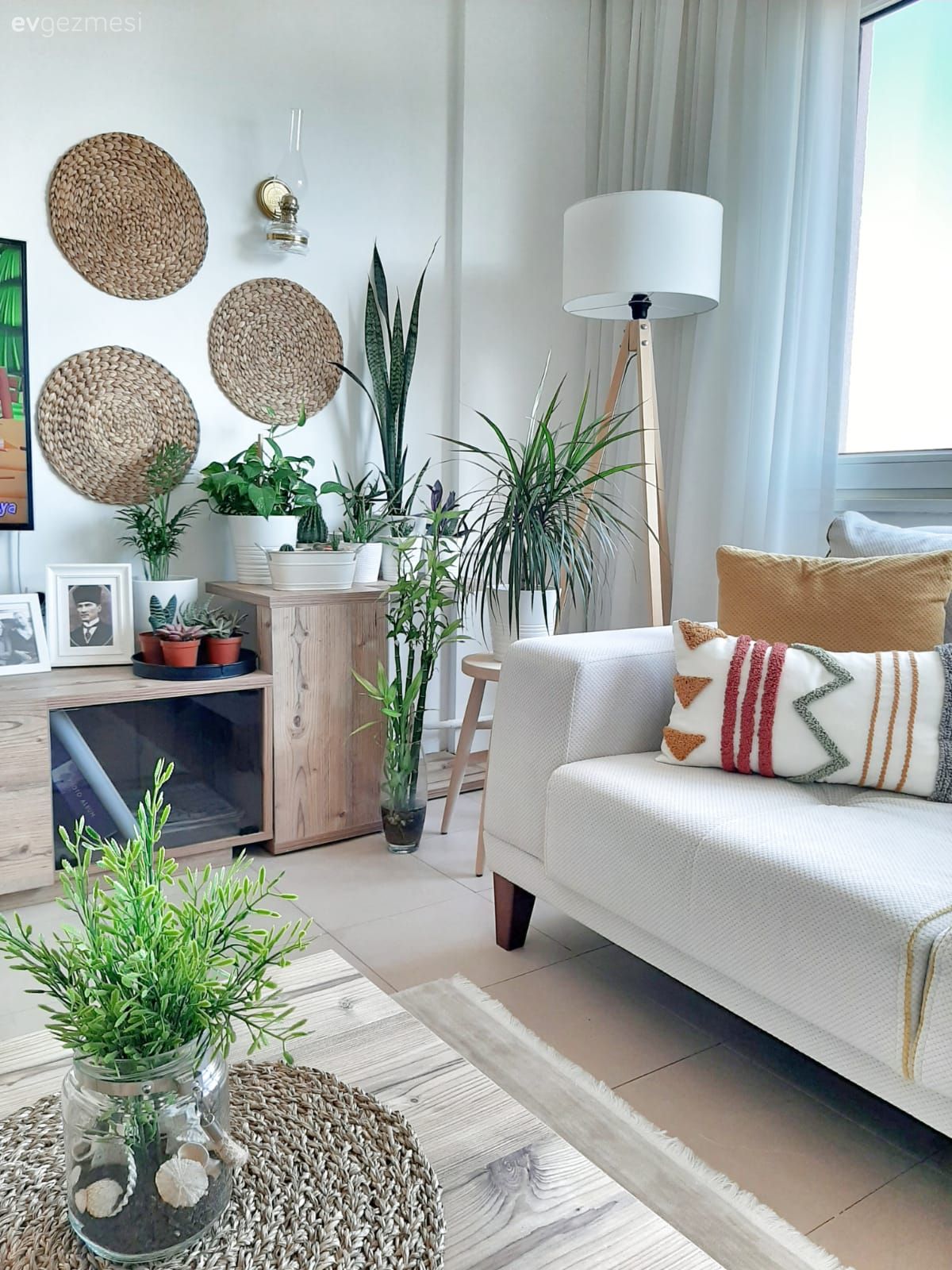 Koltuk takımı, Beyaz, Bej, Turuncu, Hardal, Yeşil, Kırlent, Ev tekstili, Ev bitkisi, Orta sehpa, Sehpa, Lambader, Aydınlatma, Ahşap Mobilya, Vazo, Ev Aksesuar