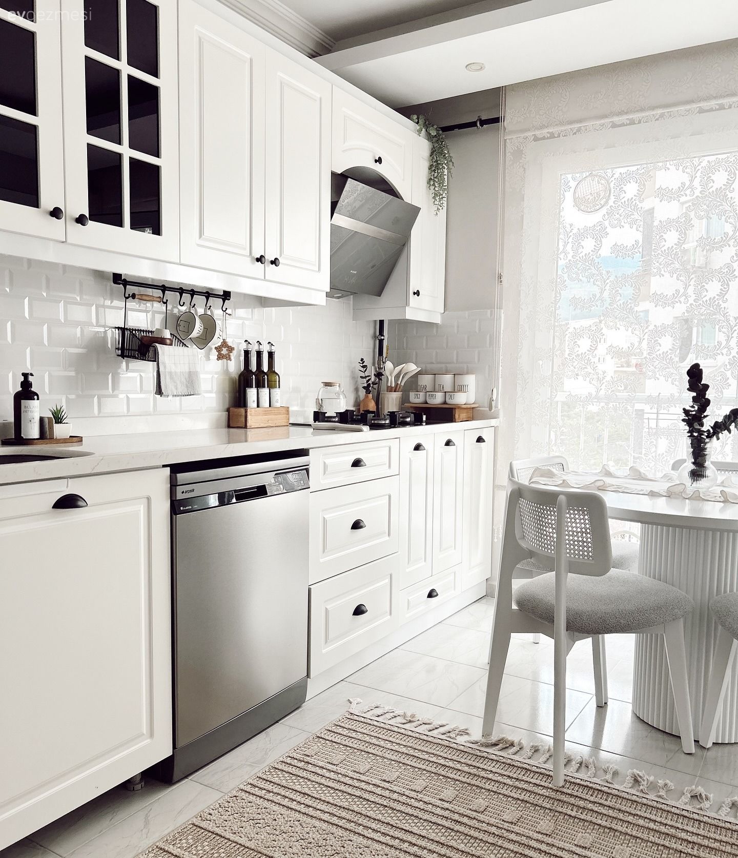 Alışıldık Tasarımları Seven Bu Evde Ferahlık ve Samimiyet Yan Yana