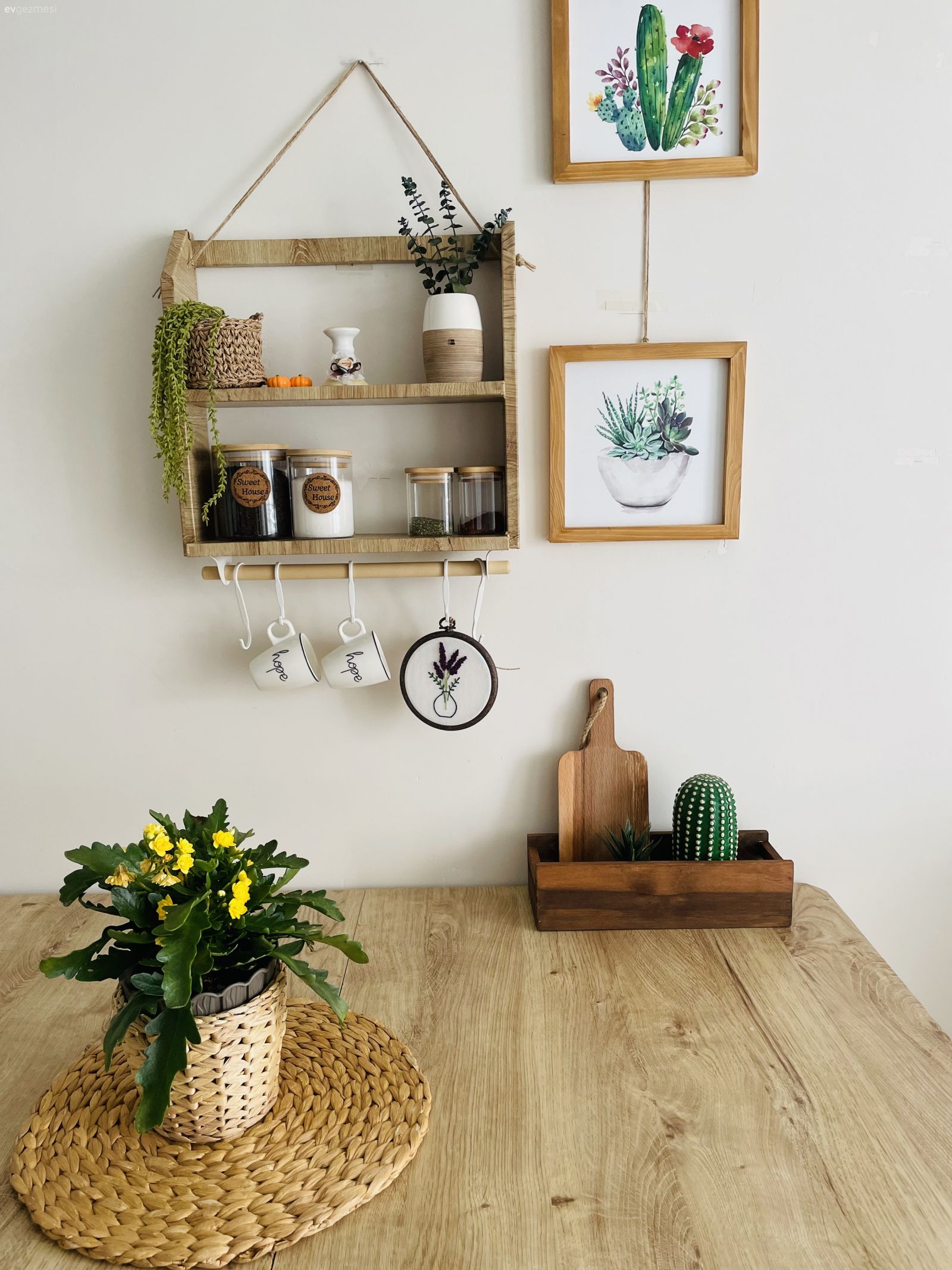 Bu Konya Evinde Balkondan Salona Her Yer Pek Neşeli!