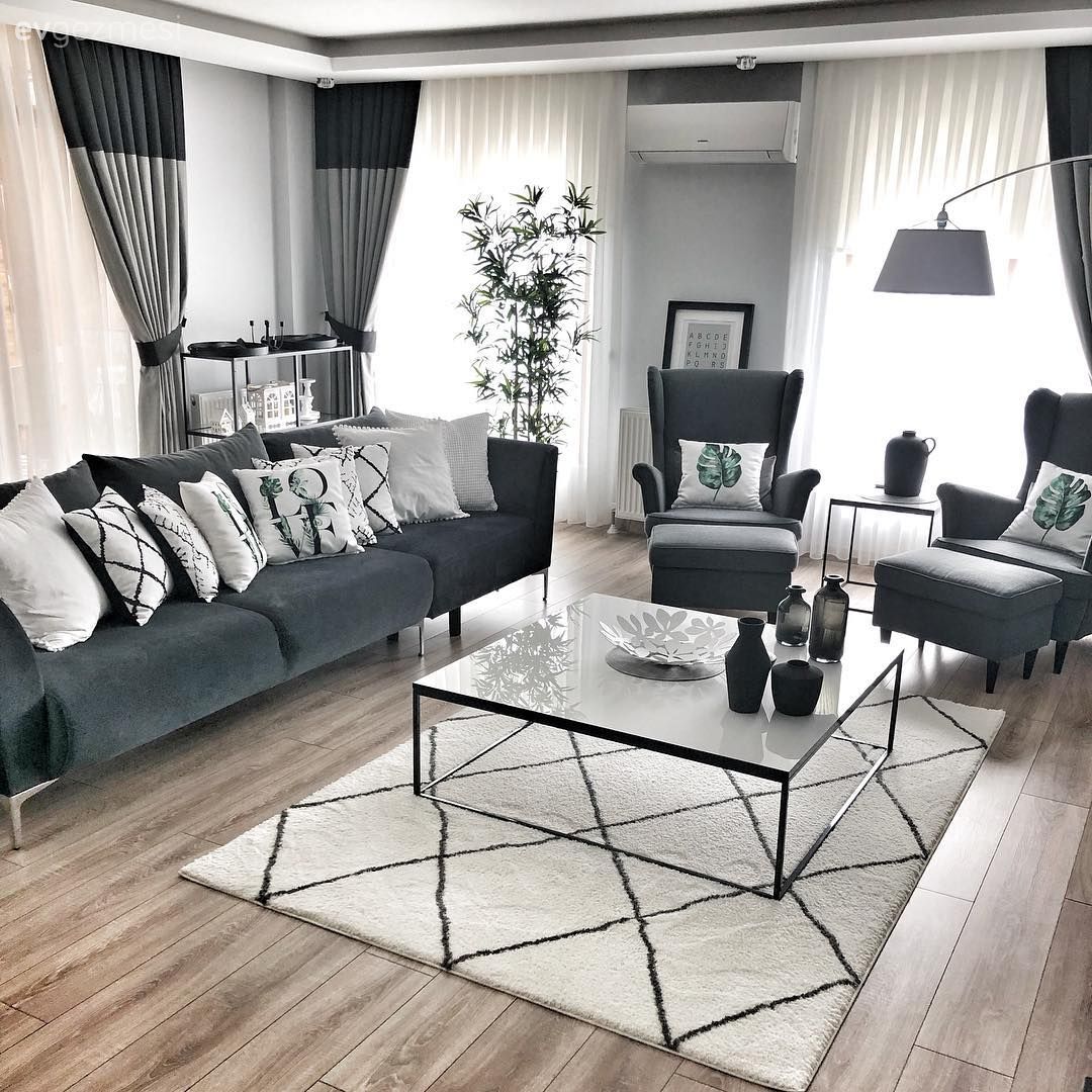 Salon, Modern, Gri, Beyaz, Siyah, Koltuk takımı, Berjer, Orta sehpa, Sehpa, Metal ayaklı sehpa, Halı, Salon halısı, Geometrik desen, Desenler, Fon perde, Perde, Tül perde, Tablo, Duvar dekorasyonu, Lambader, Aydınlatma, Avize, Salon avizesi, Kırlent, Ev tekstili, Ev bitkisi, Yan sehpa, Fener, Ev Aksesuar, Vazo, Sehpa üstü aksesuarı, Dubleks evler