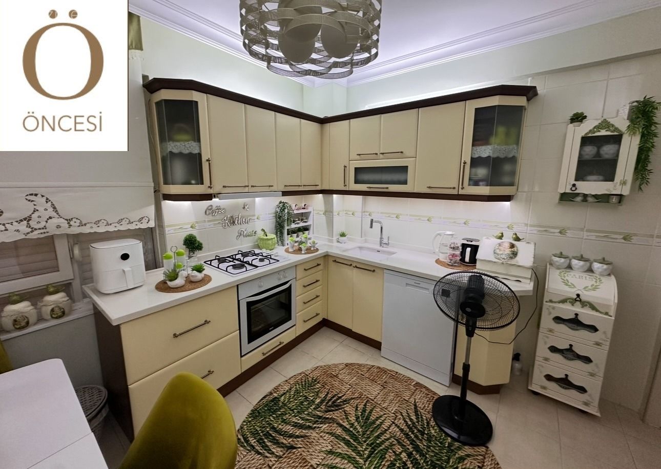 Bu Mutfaktaki Sararmış Dolaplar Uygun Maliyetle Yenilenmiş