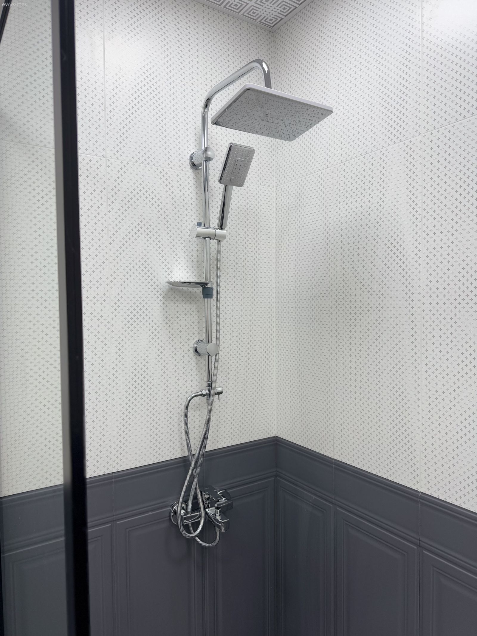 Bu Evdeki Misafir Banyosu Pek Bir Gösterişli