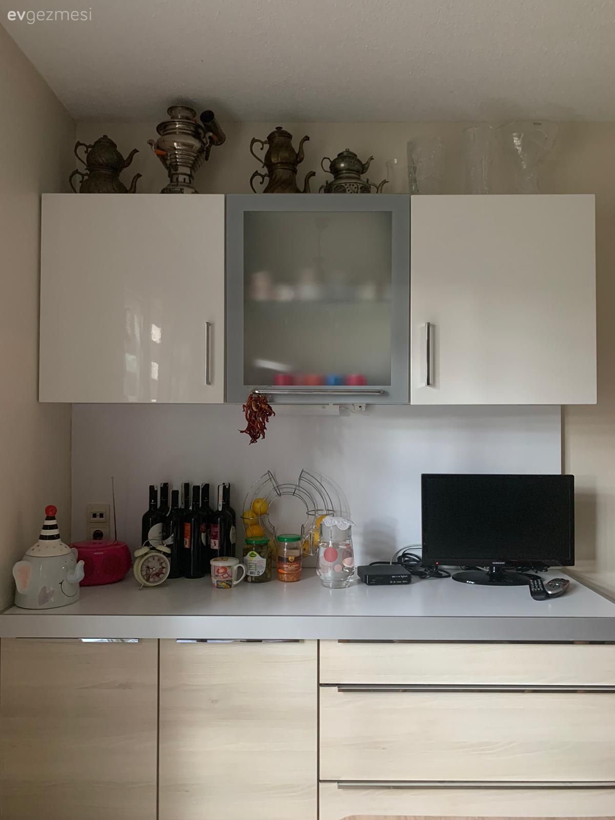 Mutfak, Beyaz, Krem, Ekstra mutfak dolabı, Mutfak tezgahı, Mutfak tezgah arası, Tezgah arası seramik, Dekoratif Objeler