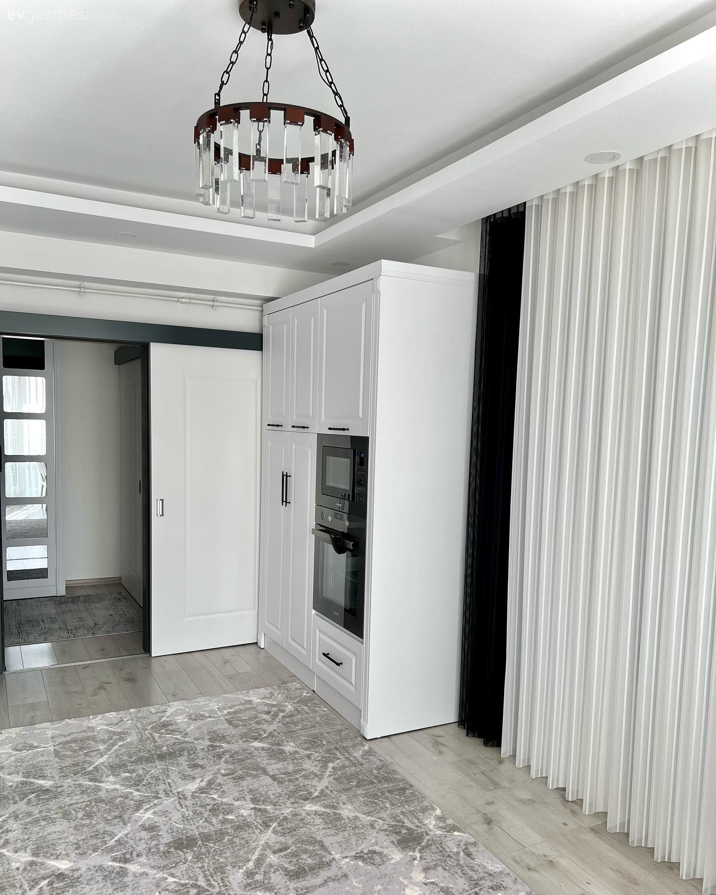 Mutfak, Beyaz, Beyaz mutfak, Ekstra mutfak dolabı, Tül perde, Perde, Mutfak halısı, Mutfak Avize Modelleri