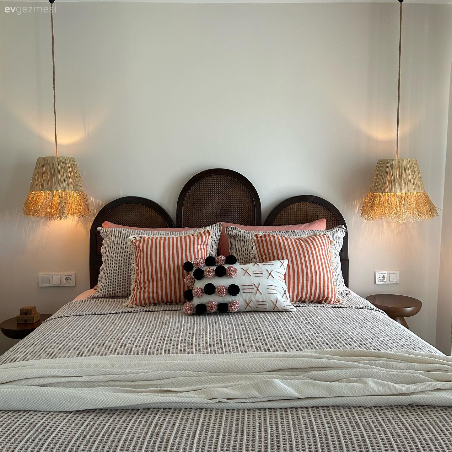 Sıradan Dekorların Ucuz ve Etkili Gücü: Kırlent Dekorasyonu!