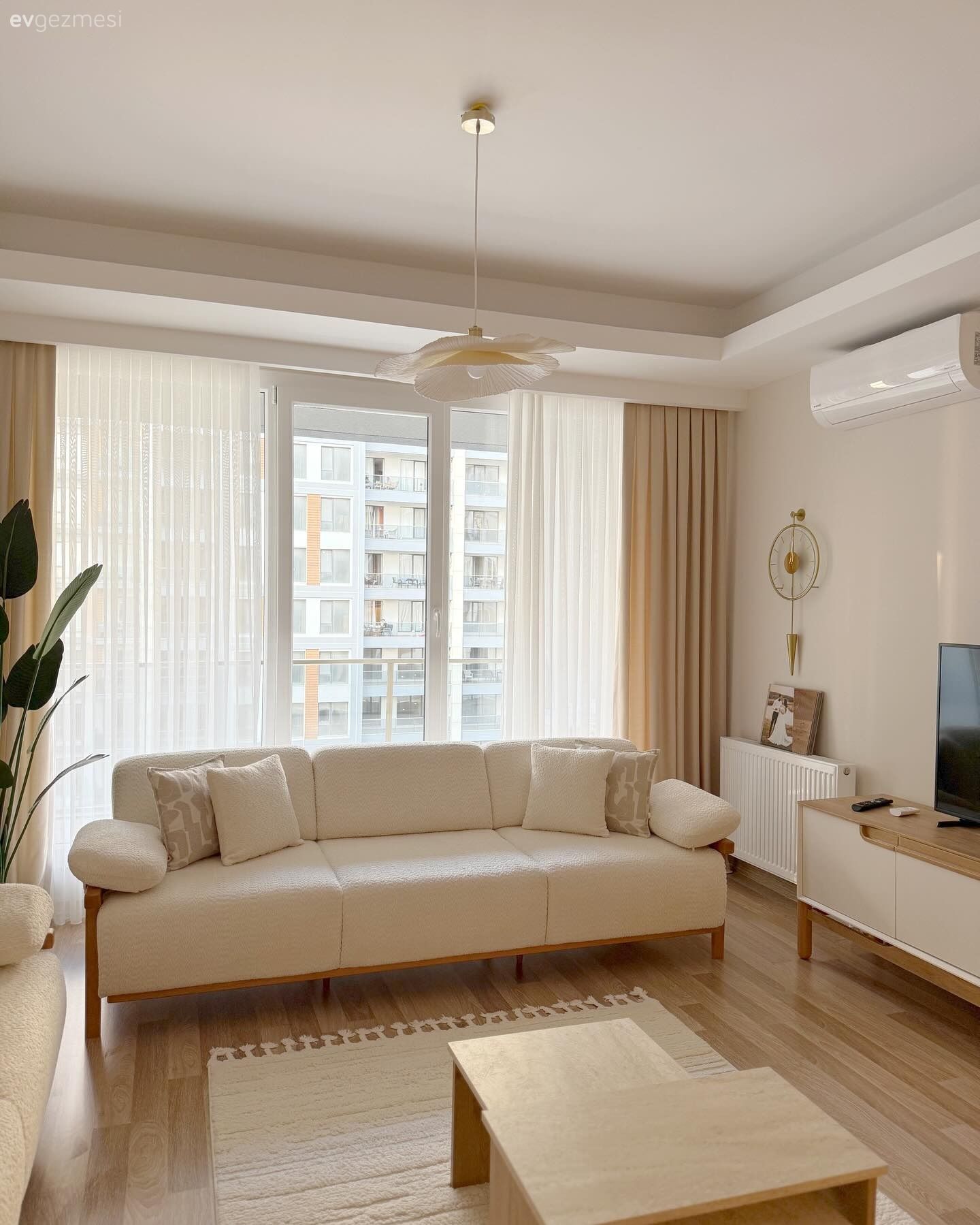 Bu Evin Şıklık Formülünde Beyazın Payı Oldukça Yüksek