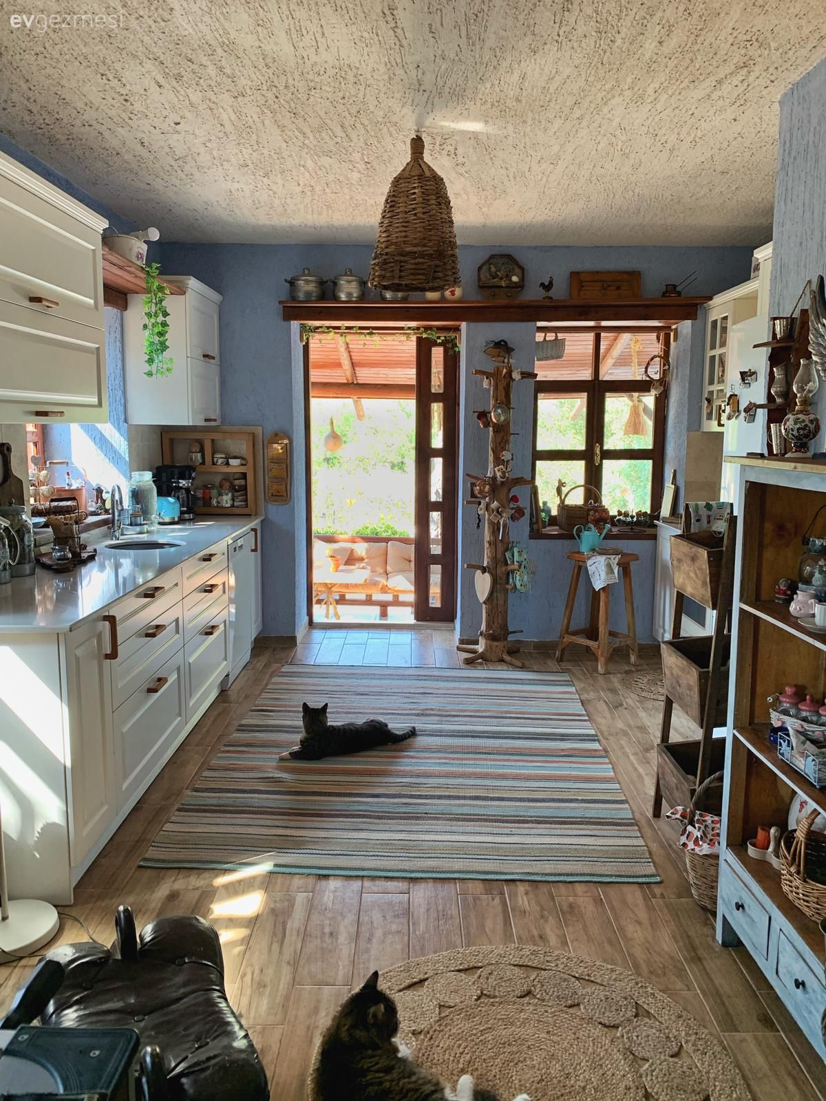 40 Yıllık Bu Taş Evde Tüm Detaylar Dantel Gibi İşlenmiş!